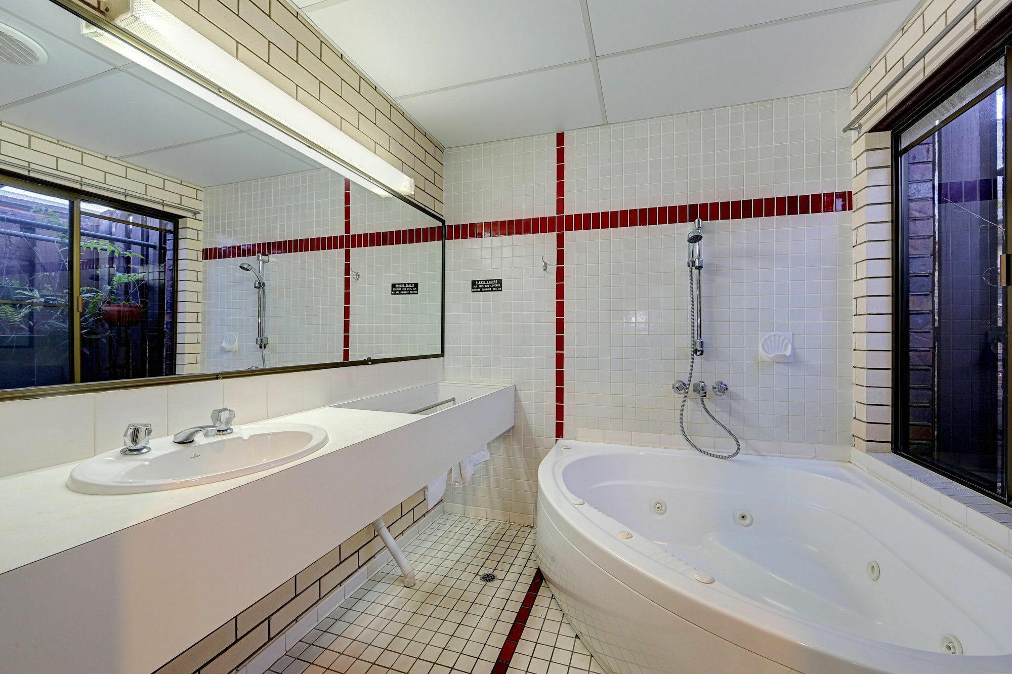 Chalet Motor Inn Bundaberg Eksteriør billede